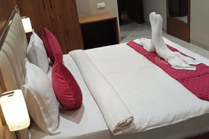 Room 13 of 21
