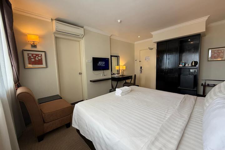 Room 30 of 97