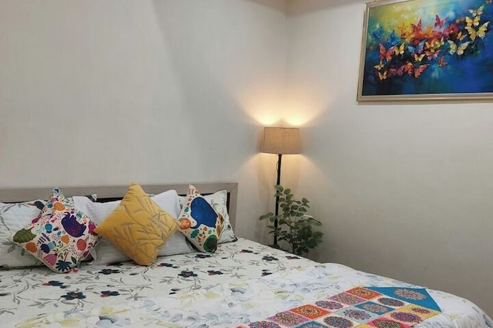Room 4 of 9