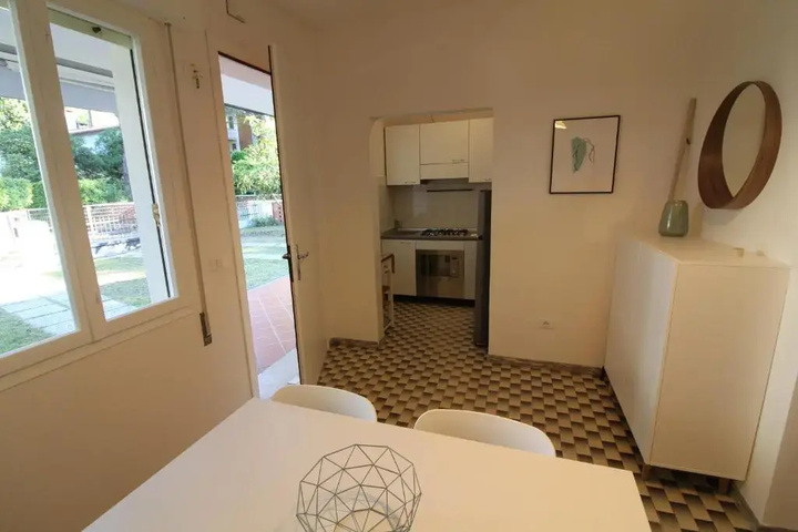 Room 6 of 11