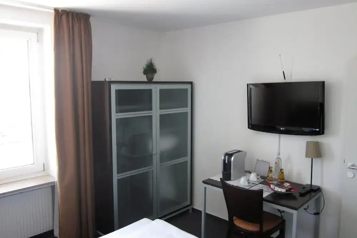 Room 2 of 15