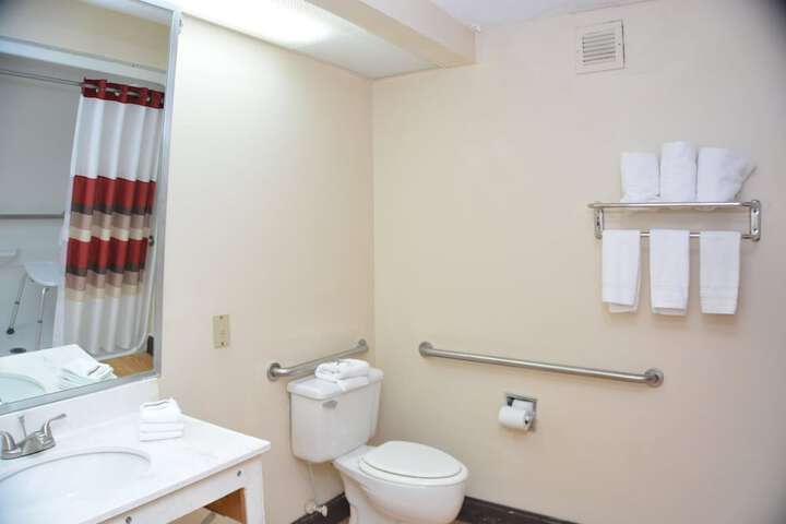 Suite King Bed Accessible (8 of 11)