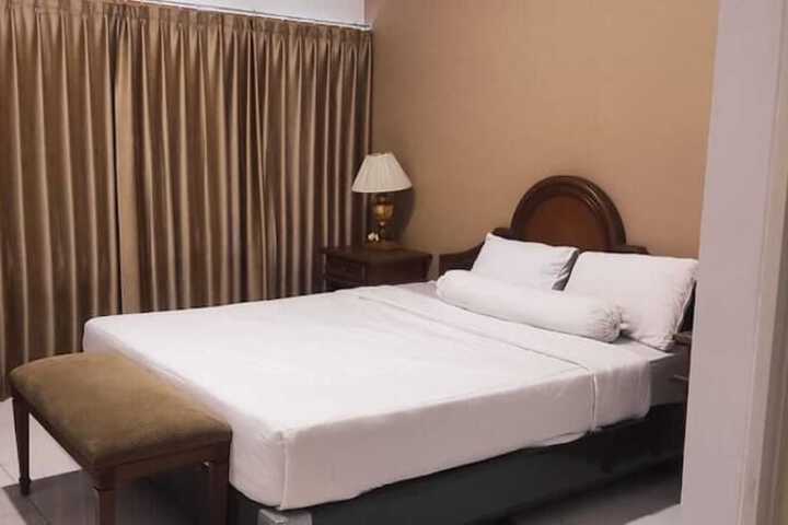 Room 3 of 16