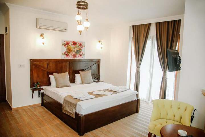 Room 8 of 37