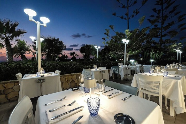 Dining 56 of 101