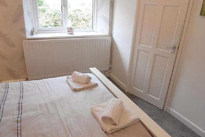 Room 13 of 16