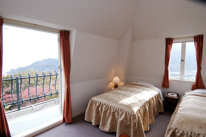 Room 3 of 86