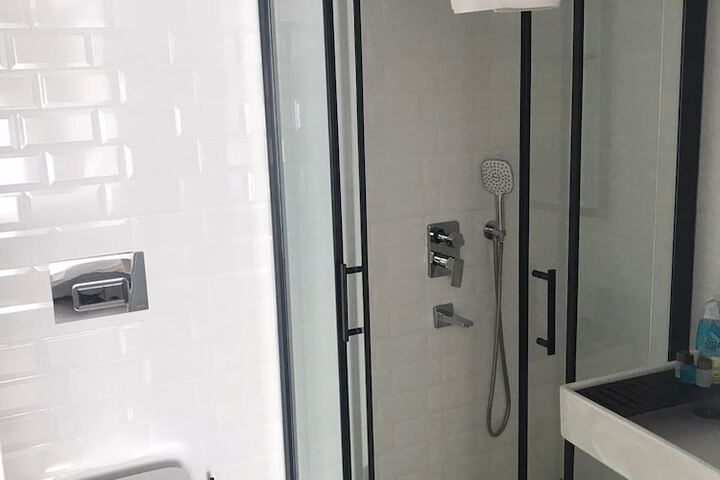 Room 5 of 15
