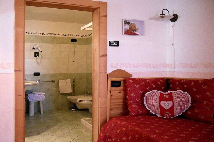 Room 34 of 80