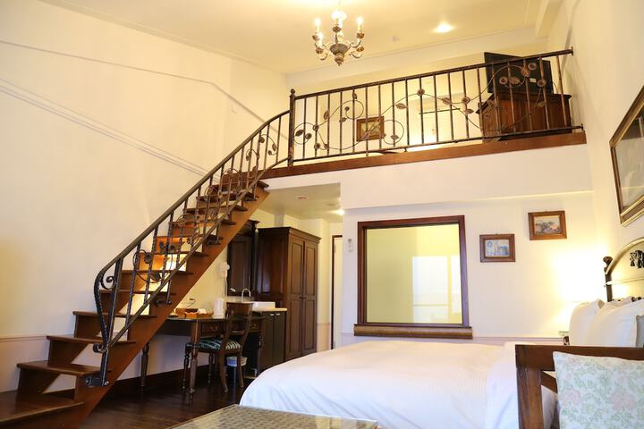 Room 7 of 93