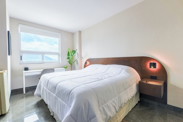 Room 53 of 233