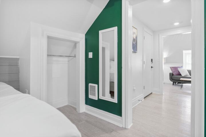 Room 6 of 33