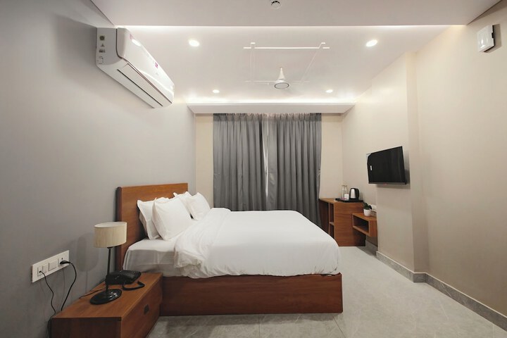 Room 7 of 12