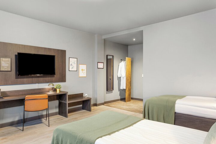 Room 16 of 60