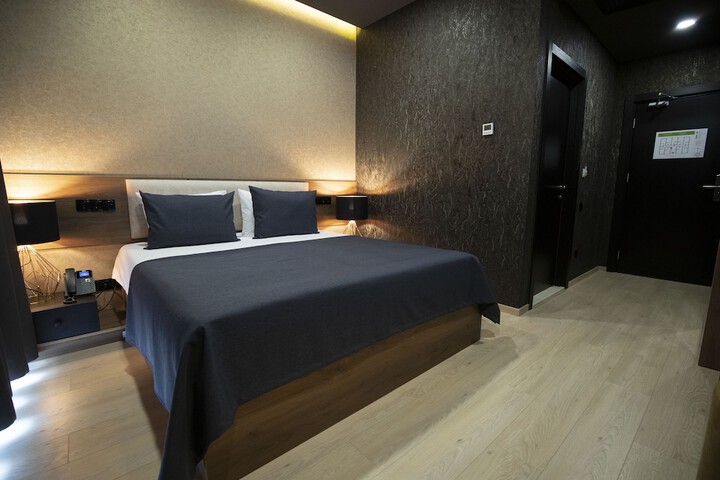 Room 9 of 14