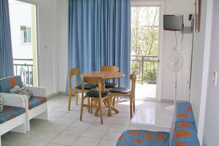 Room 4 of 10