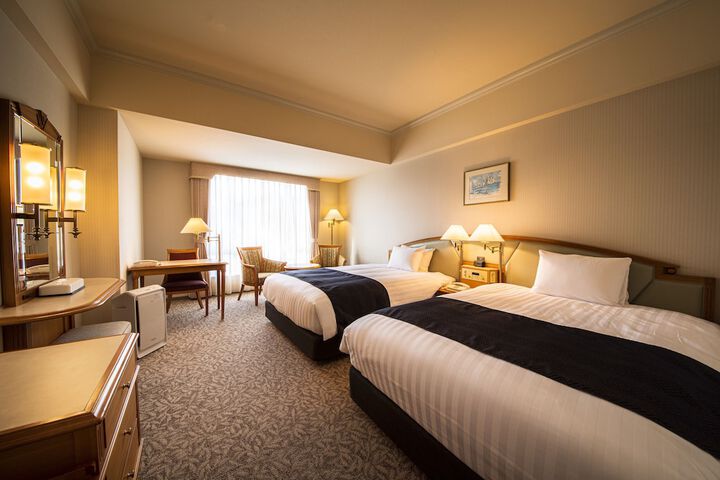 Room 5 of 18