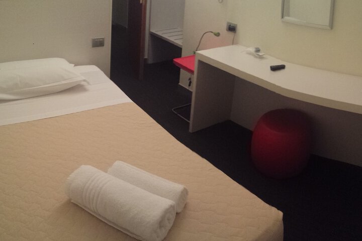 Room 4 of 26