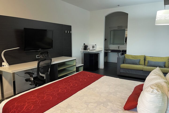1 King Bed (9 of 9)