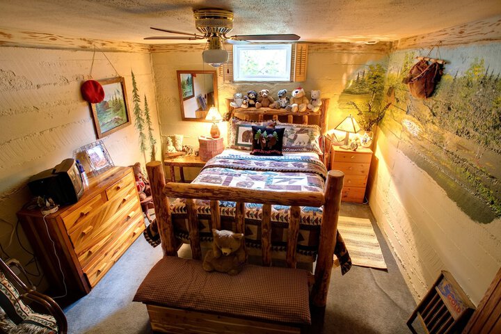 Room 13 of 40