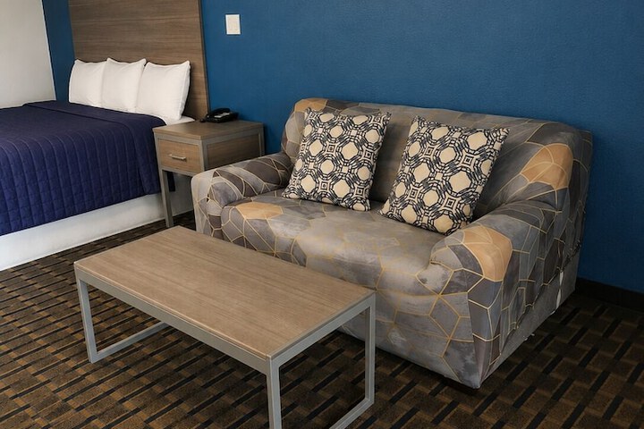Room 9 of 15