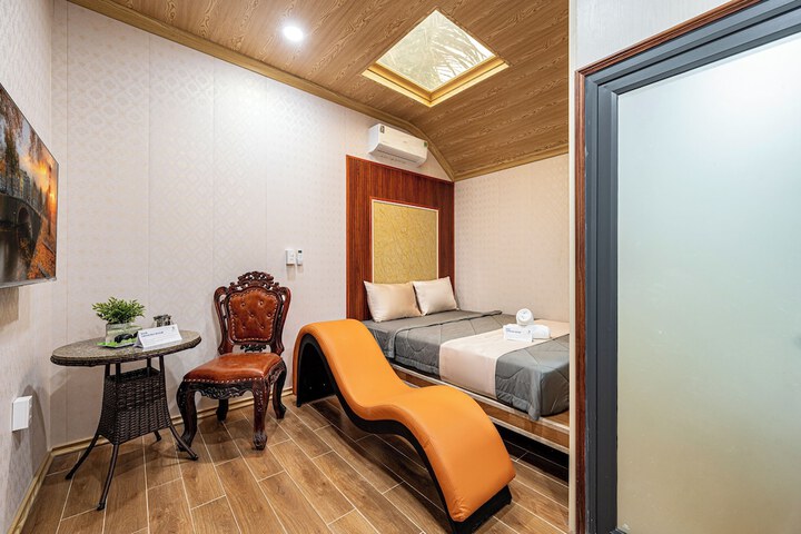 Room 21 of 33