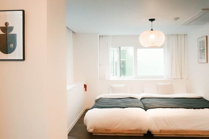 Room 16 of 73
