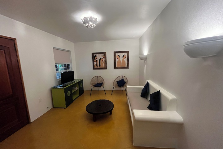Room 9 of 33