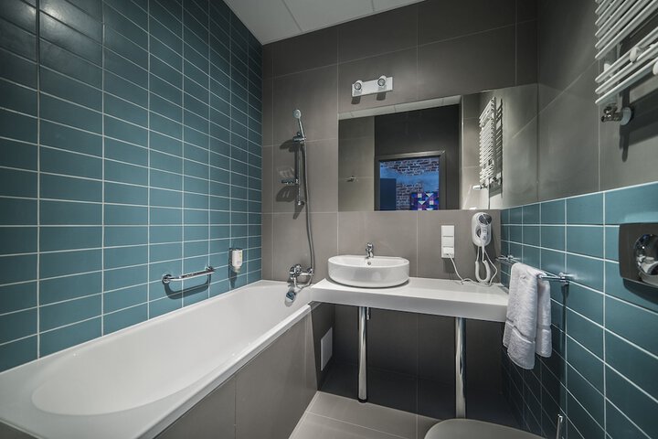 Room 32 of 75