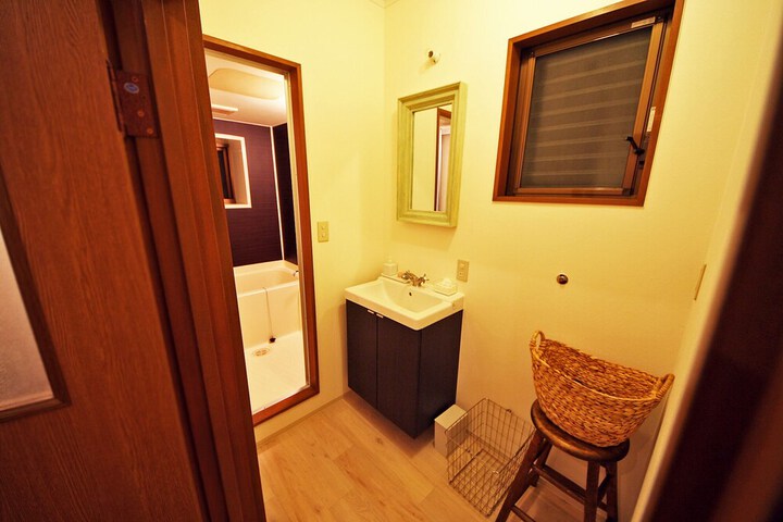Room 27 of 28