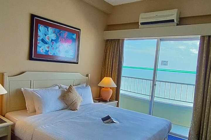 Room 156 of 650