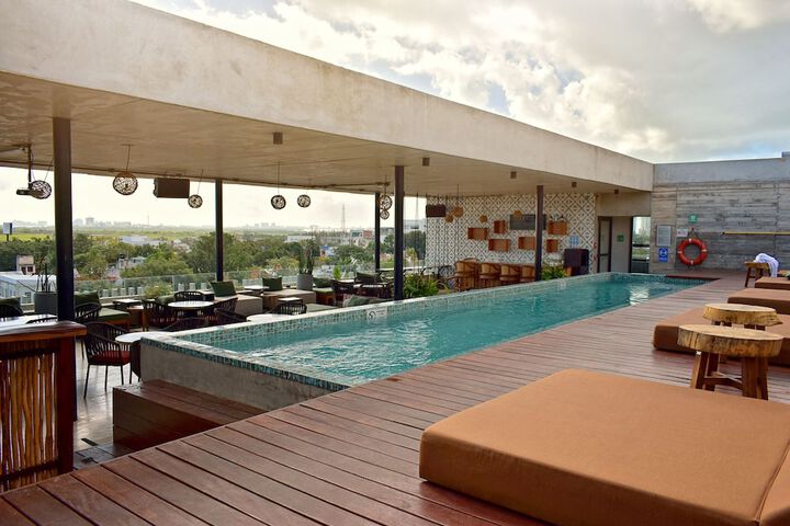 Pool 33 of 64