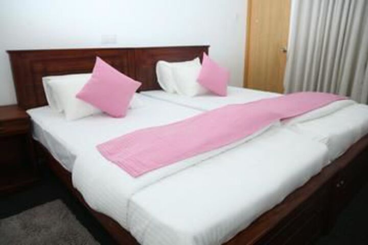 Room 4 of 11