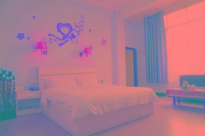 Room 4 of 28