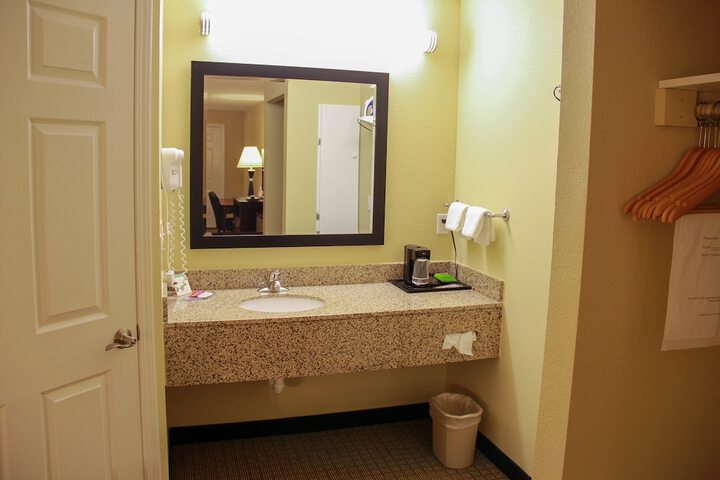 Room 48 of 79