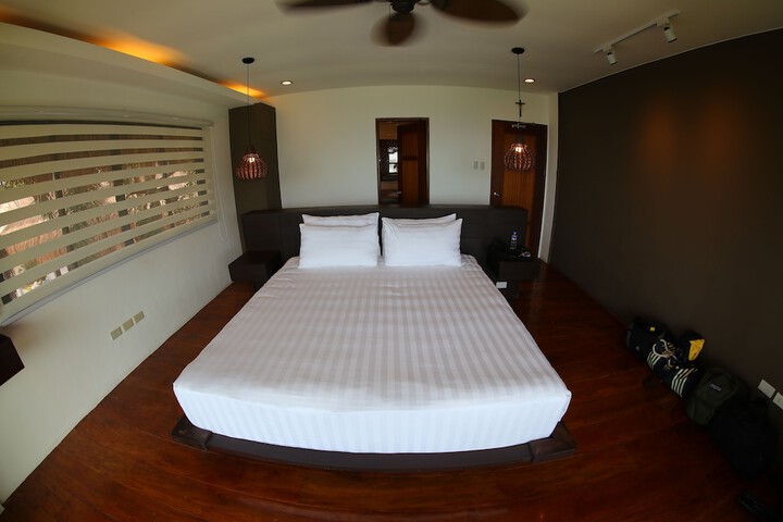 Room 4 of 73