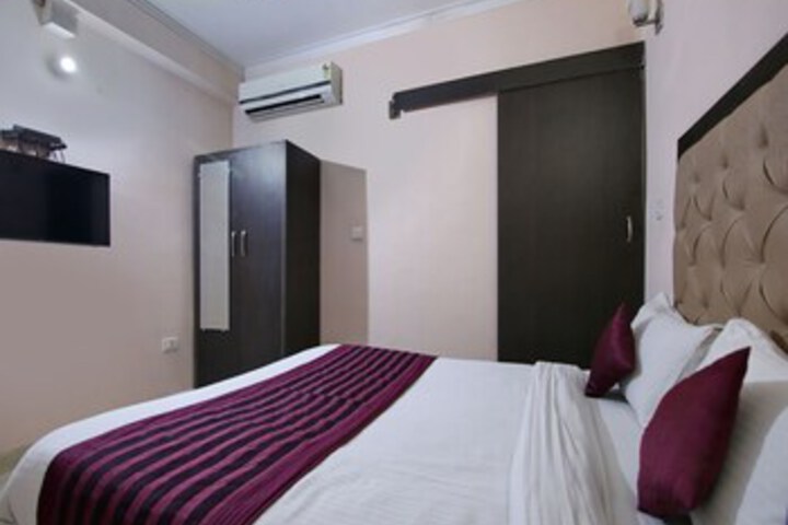Room 12 of 26