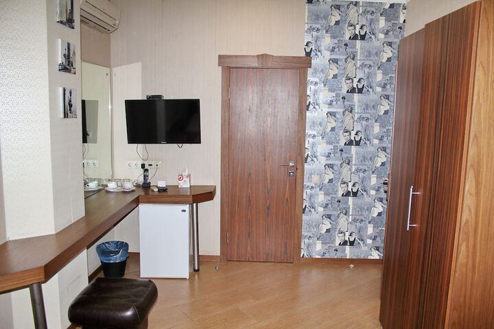 Room 6 of 45