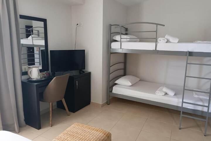 Room 9 of 25