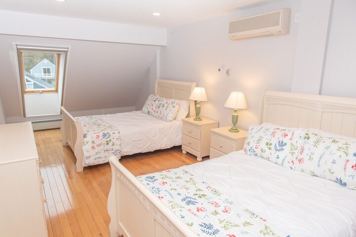 Room 10 of 113