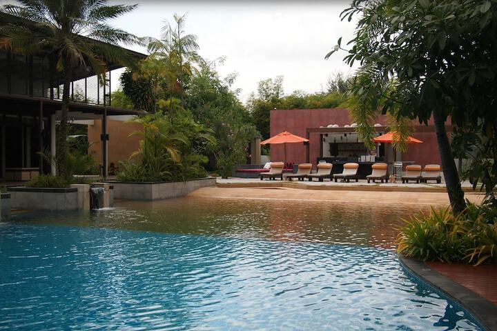 Hotel Pool