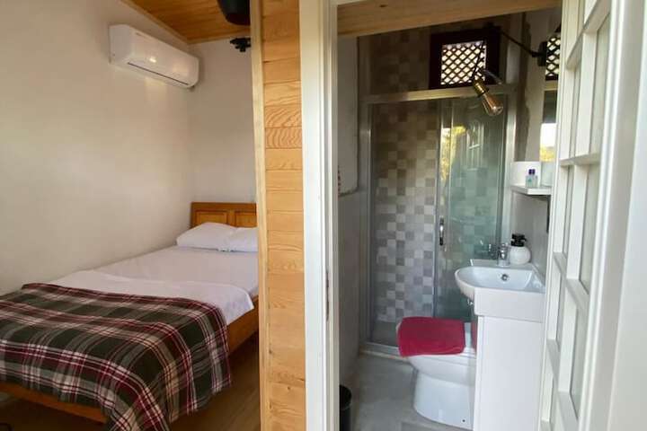 Room 5 of 72