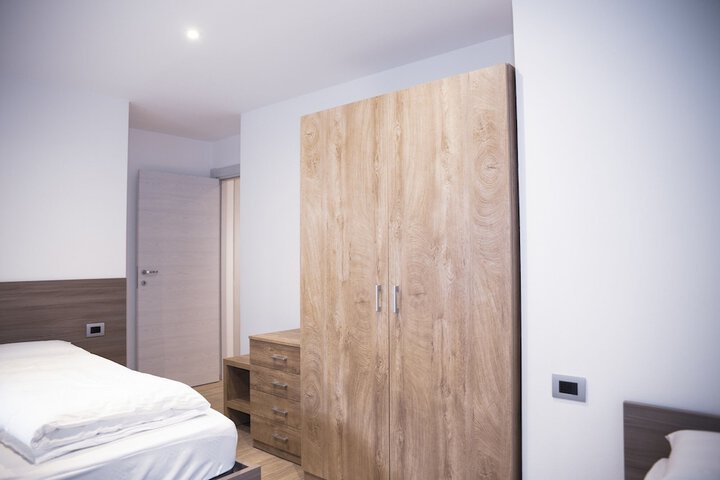 Room 16 of 33