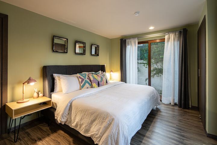 Room 2 of 40
