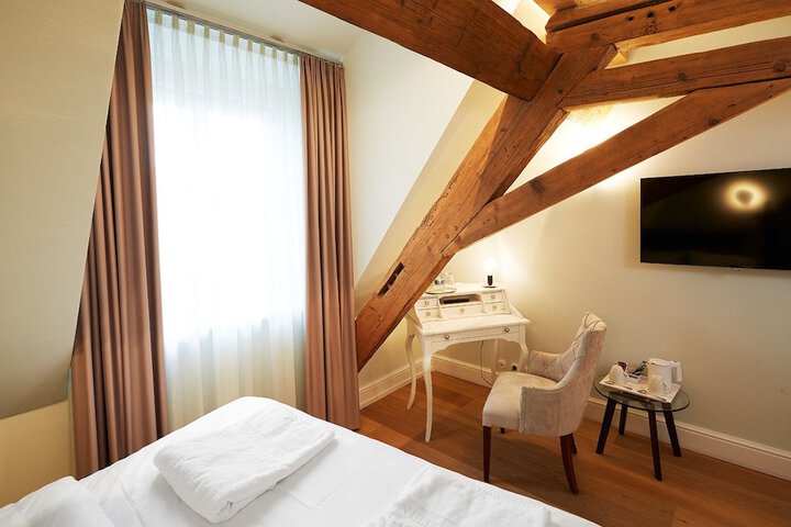 Room 6 of 31