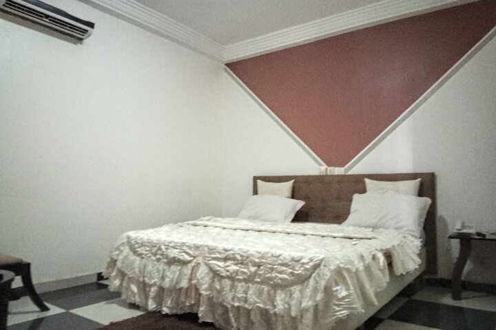Room 3 of 20