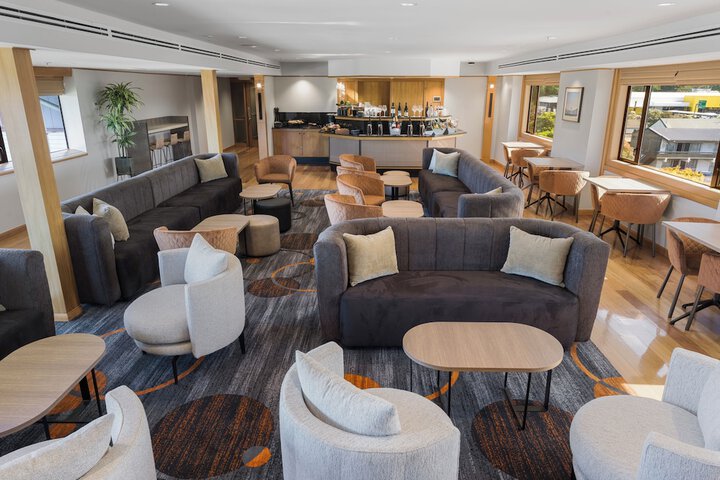 Lounge 98 of 108