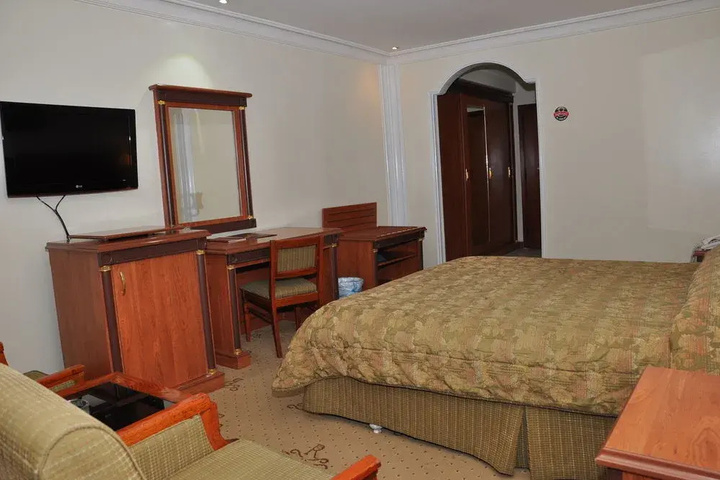 Room 4 of 31