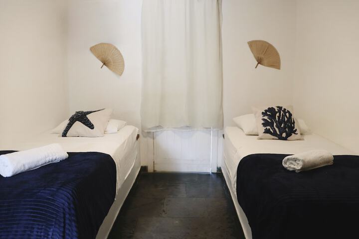 Room 2 of 75