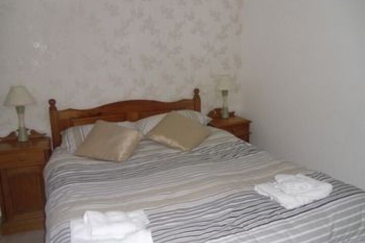 Room 9 of 16